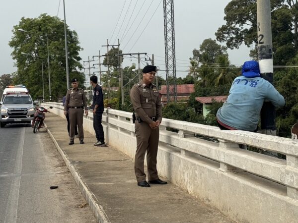 ชื่นชม ตร.สภ.เมืองพิษณุโลก เกลี่ยกล่อมหญิงคิดสั้นจะกระโดดน้ำฆ่าตัวตาย