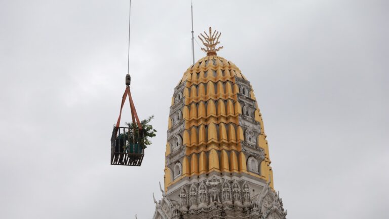 กิจกรรมทำความสะอาด “พระปรางค์” โบราณสถานสำคัญของชาติ